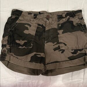 Sanctuary Olive & Khaki Camo Cargo Shorts